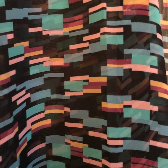 LuLaRoe Lindsey- M - Picture 2 of 4